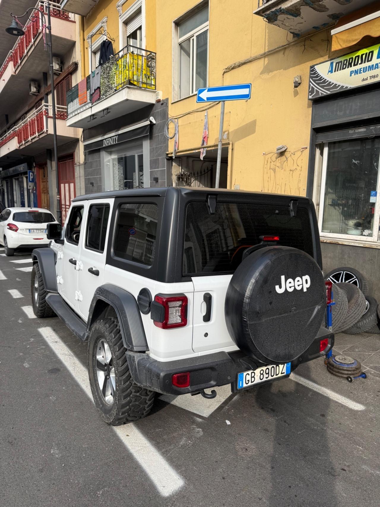 Jeep Wrangler Unlimited 2.2 Mjt II Sahara 5 PORTE