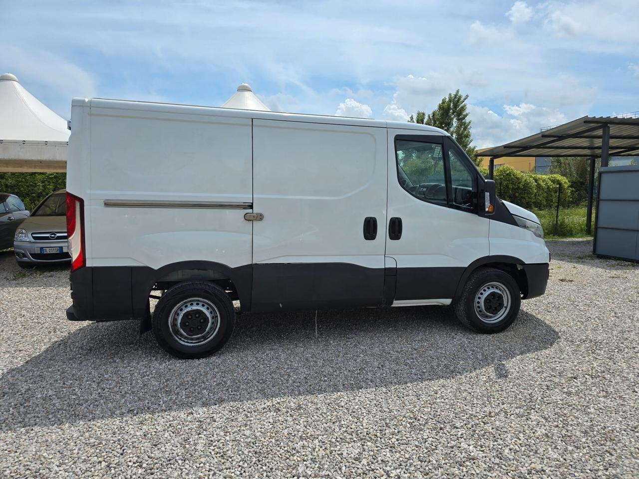 Iveco Daily 33S12 2.3 HPT PM Cabinato