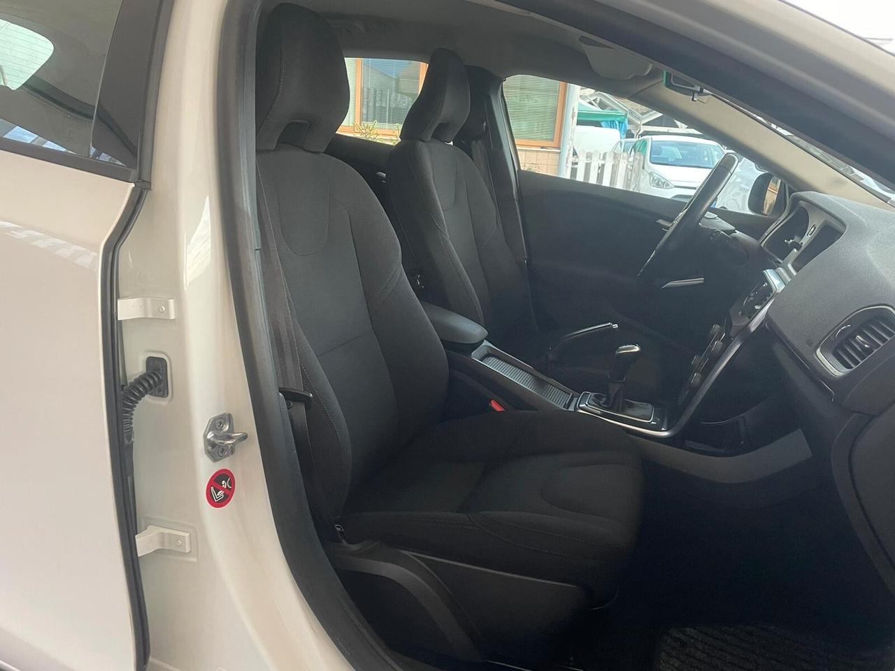 Volvo V40 D2 R-design Momentum