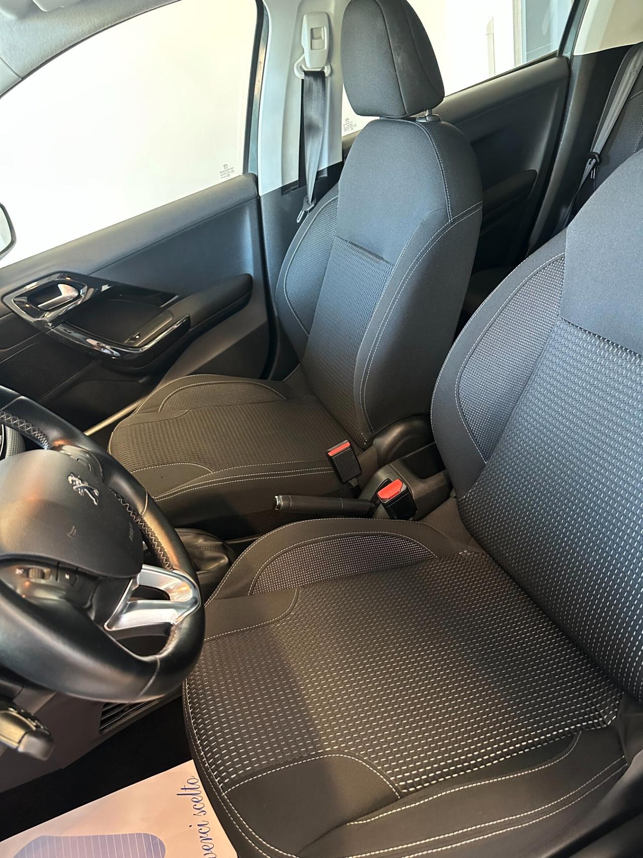 Peugeot 208 PureTech 82 5 porte Allure