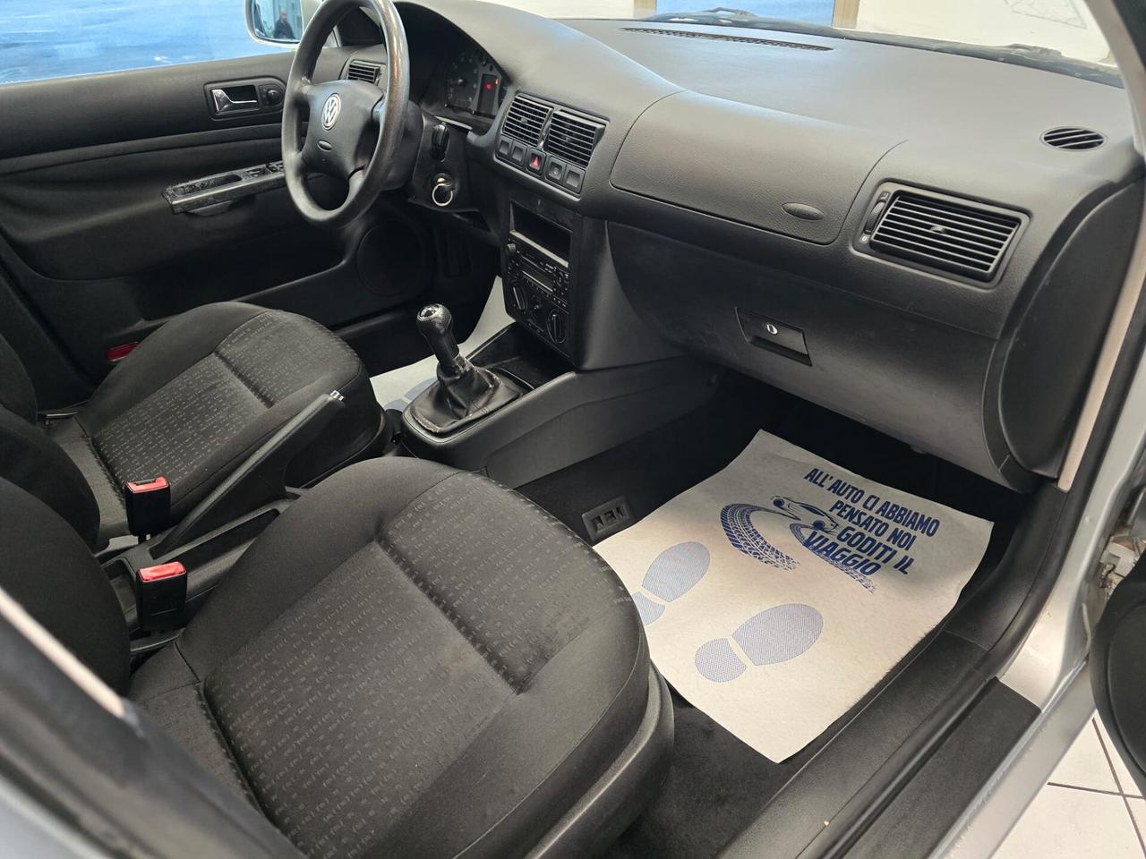 Volkswagen Golf 1.4 16V cat 5 porte 2001