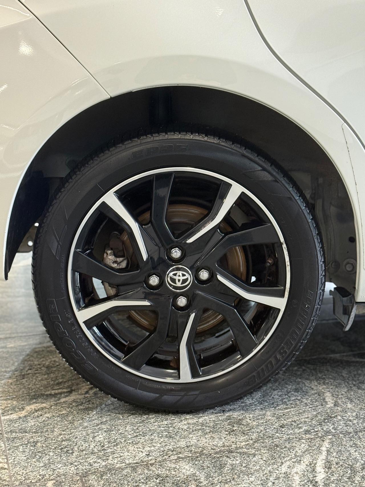 Toyota Yaris 1.5 Hybrid 5 porte Trend Platinum Edition