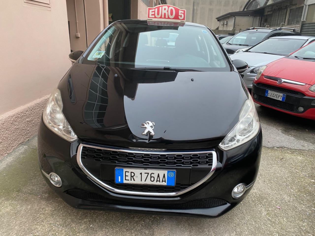 Peugeot 208 1.4 HDi 68 CV neopatentati