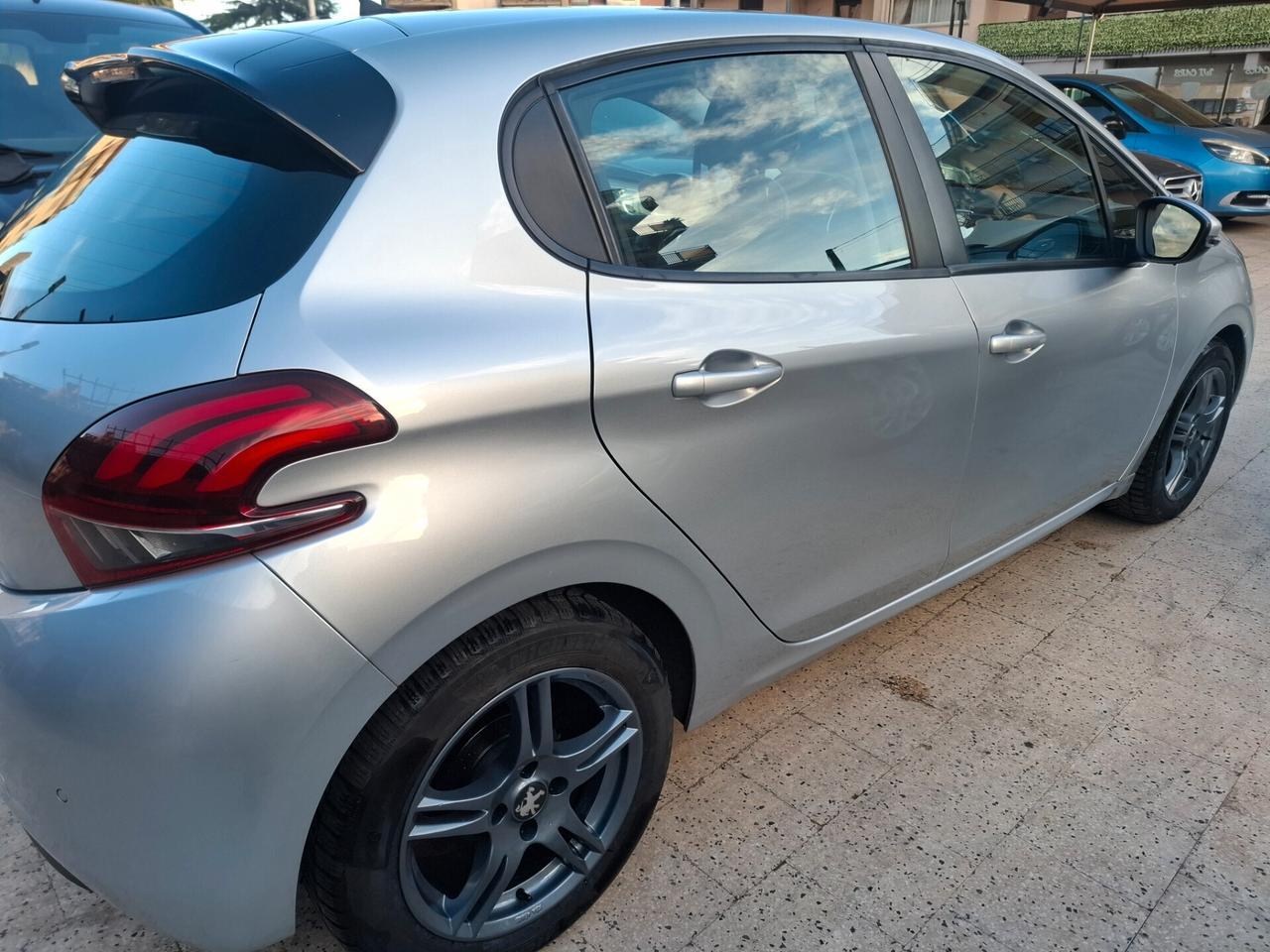 Peugeot 208 - 1.6 HDi Navi|Clima|Sensore 2017