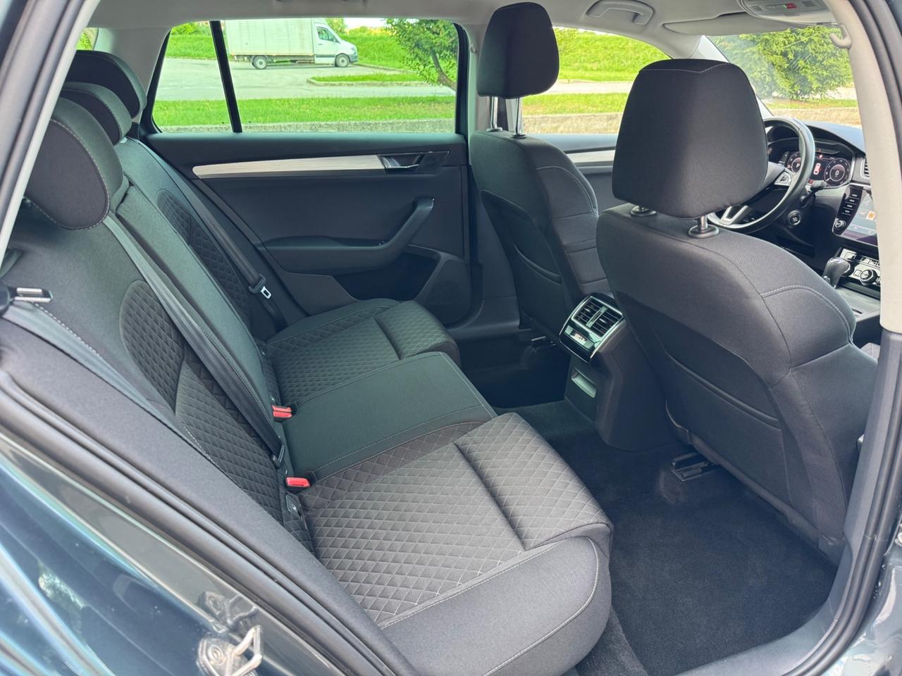 Skoda Superb 2.0 TDI 150 CV SCR DSG Wagon Executive