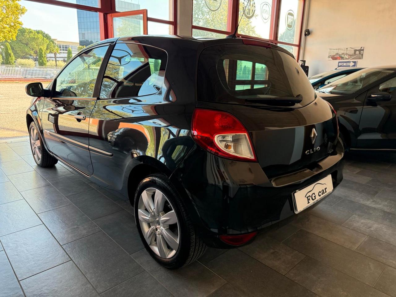 Renault Clio 1.2 16V 3 porte Luxe 100Cv NEOPATENTATI