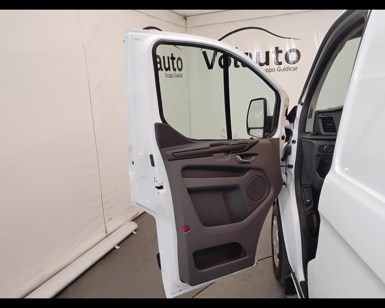 FORD Transit Custom 280 2018 - transit custom 280 2.0 tdci 130cv