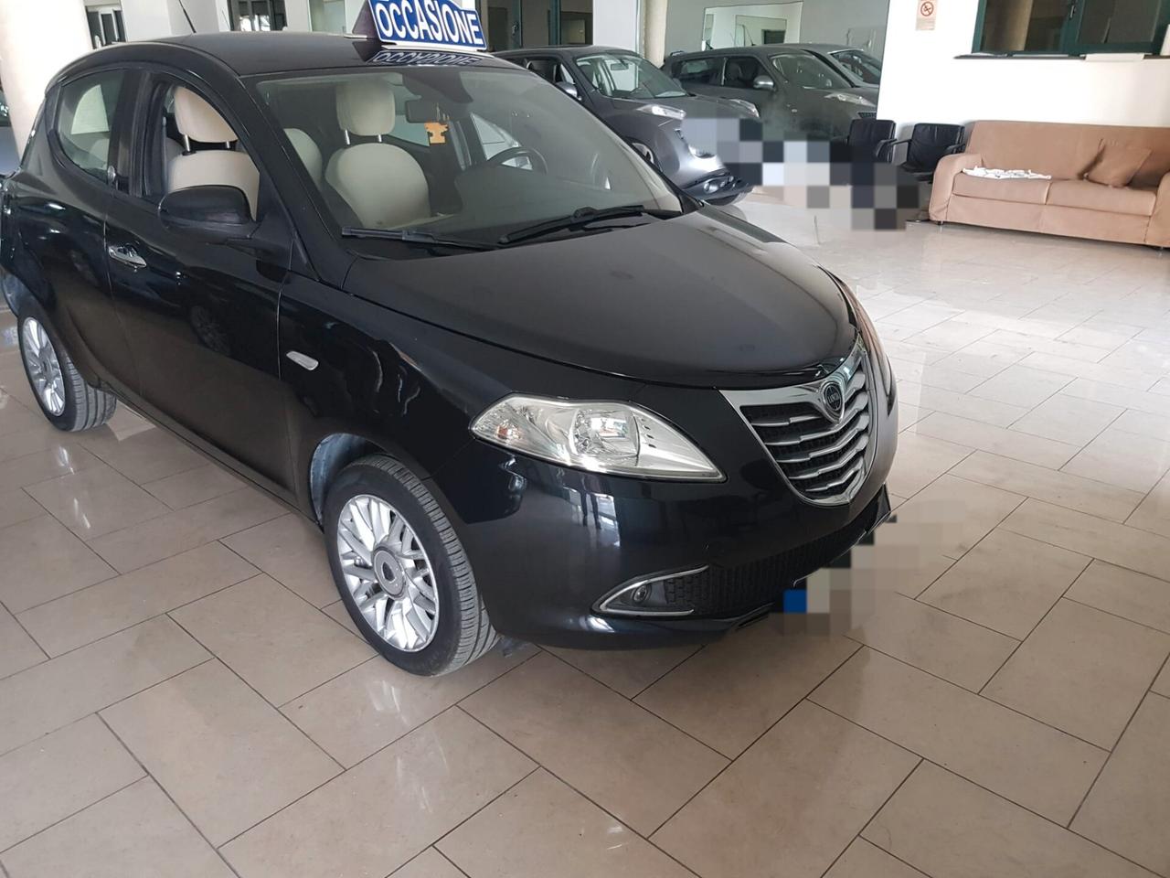 Lancia Ypsilon 0.9 TwinAir 85 CV 5 porte Metano Ecochic Silver