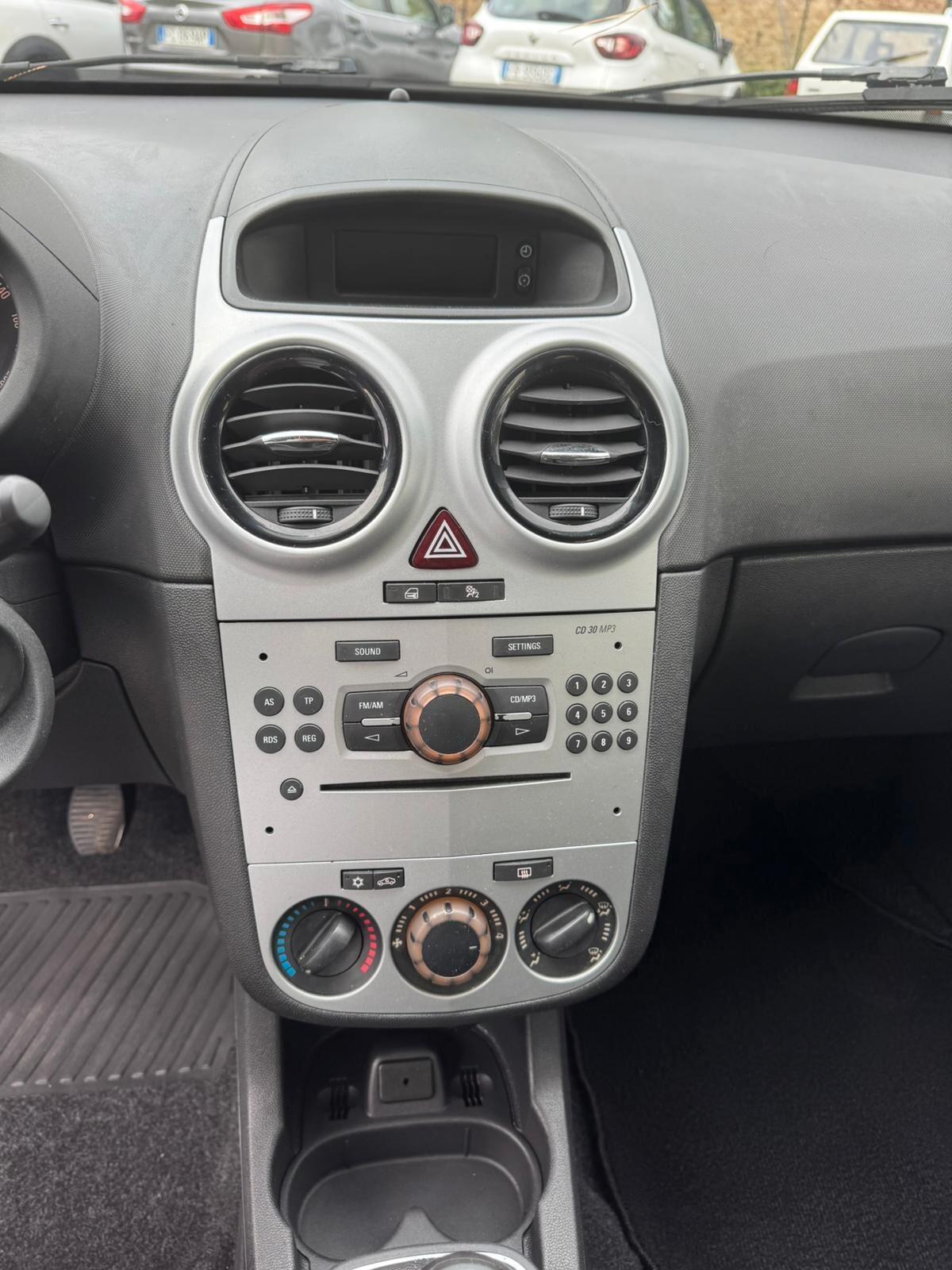 Opel Corsa 1.2 5 porte Cosmo