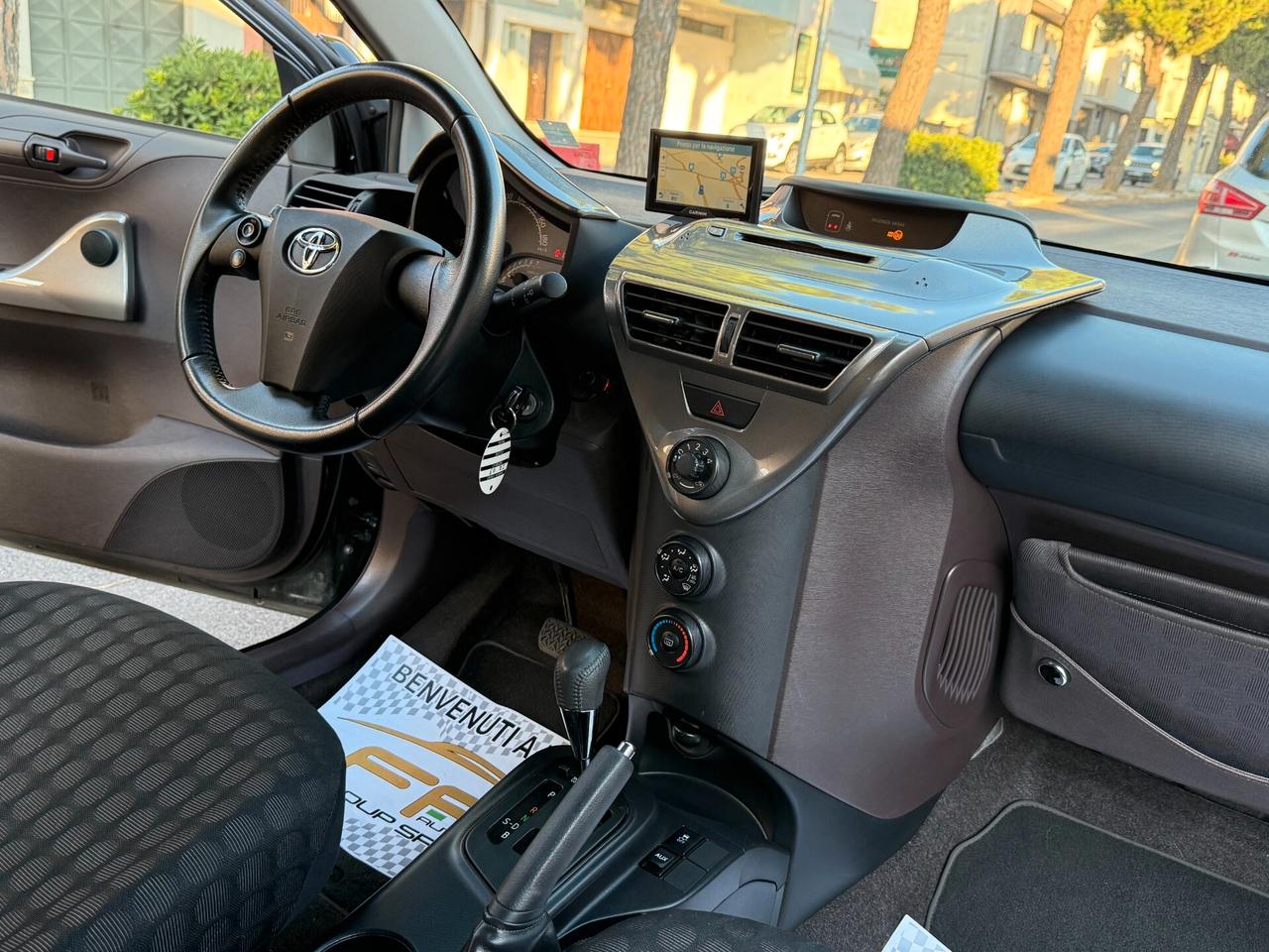 Toyota iQ 1.0 68CV Automatic *NAVI - 2009