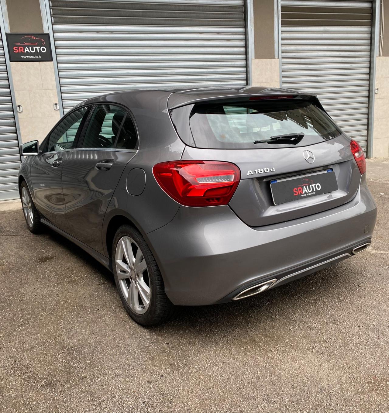 Mercedes-Benz A 180d 1.5 109cv Premium - 2017