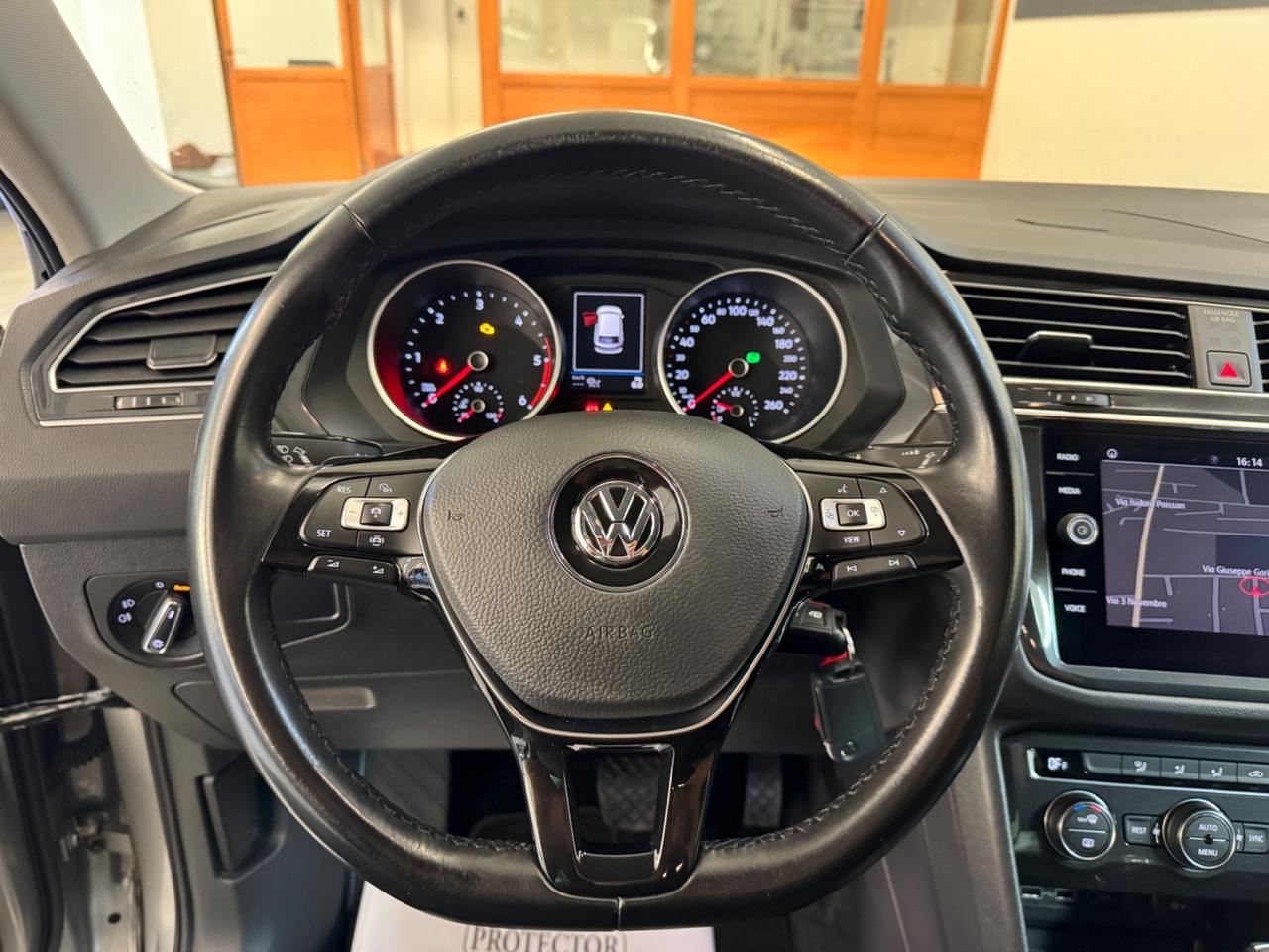 Volkswagen Tiguan 2.0 TDI SCR DSG 4MOTION Business BMT