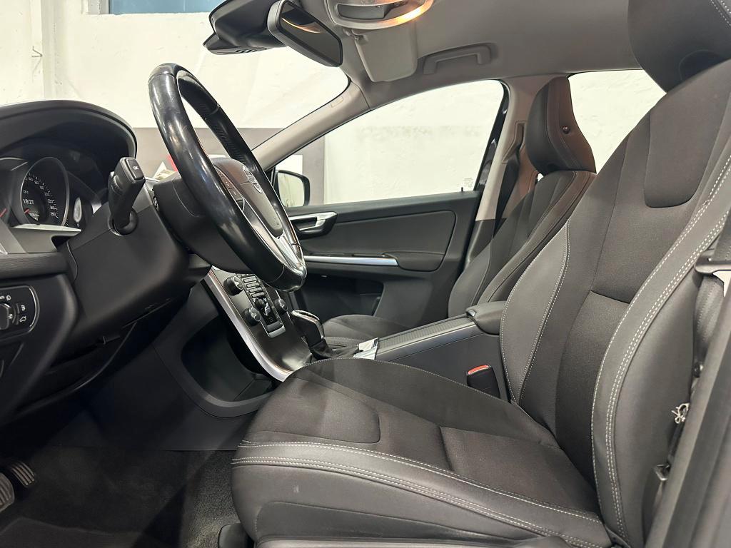 Volvo XC60 2.4 d4 Momentum awd 181cv geartronic