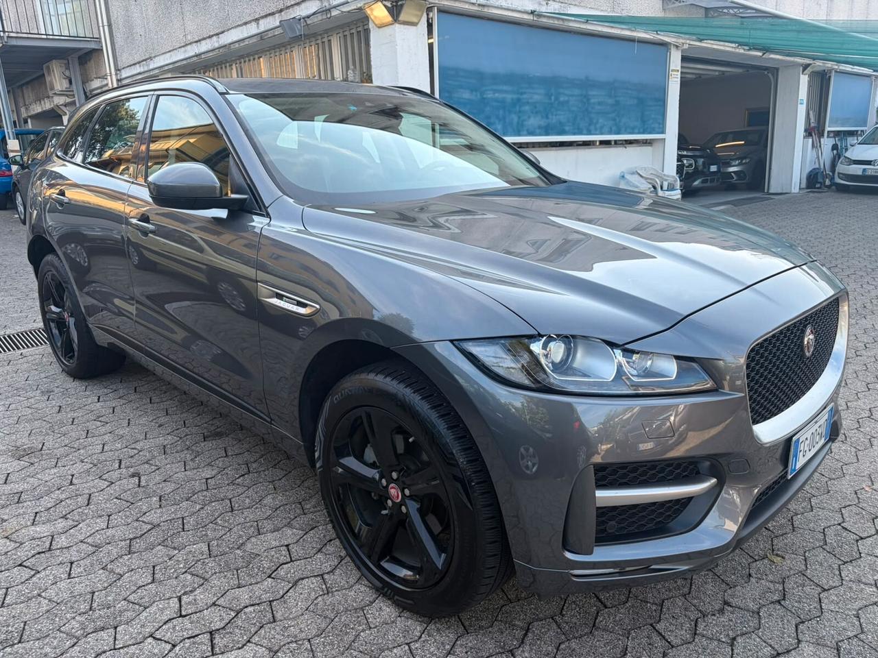 Jaguar F-Pace 2.0 D 180 CV AWD aut. R-Sport