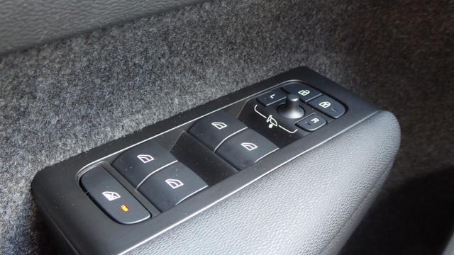 VOLVO XC40 T2 Geartronic Momentum N1 Autocarro