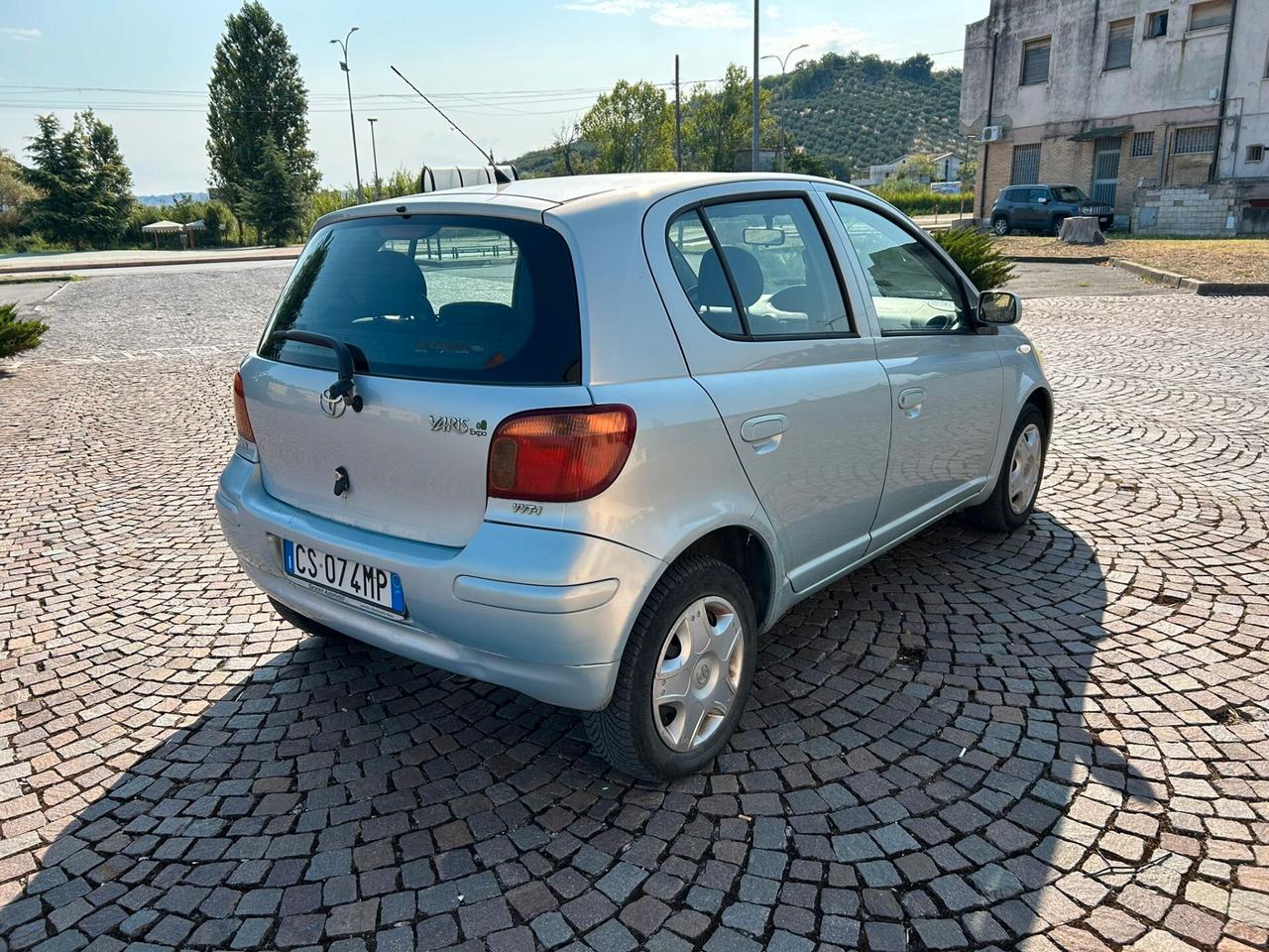 Toyota Yaris 1.0i 16V cat 5 porte Sol