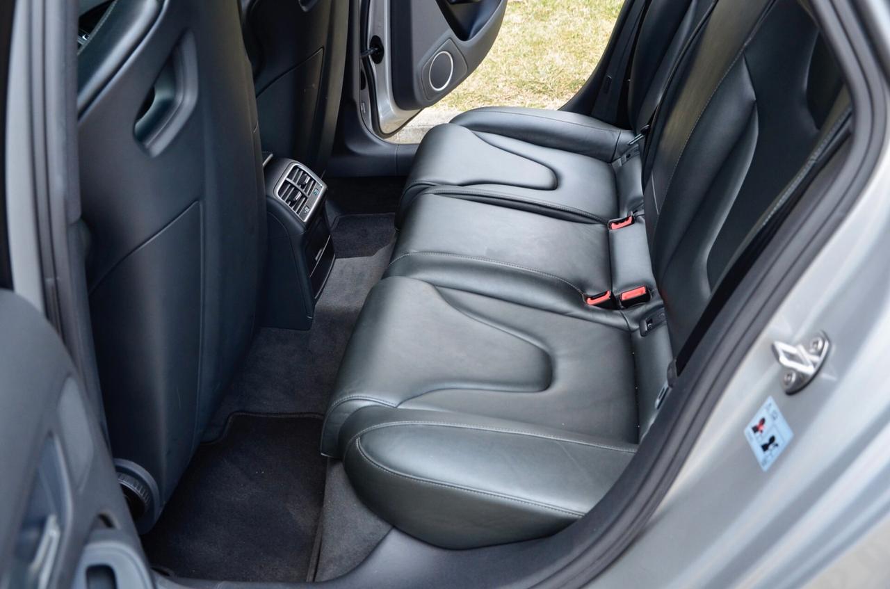 AUDI RS4 AVANT 4.2 V8 QUATTRO 450cv S-TRONIC, CRONOLOGIA SERVICE COMPLETA, CARBOCERAMICA, SEDILI GUSCIO, DIFFERENZIALE SPORTIVO, DRC, SCARICO SPORTIVO, BANG & OLUFSEN, 20", PERMUTE