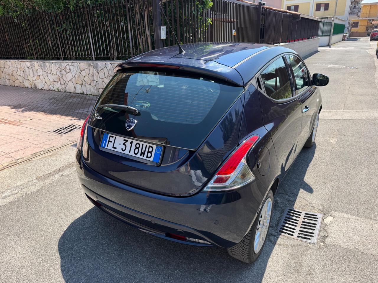 Lancia Ypsilon 1.2 69 CV 5 porte Silver