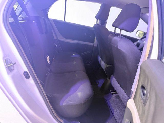 TOYOTA Yaris 1.0 5 porte Now