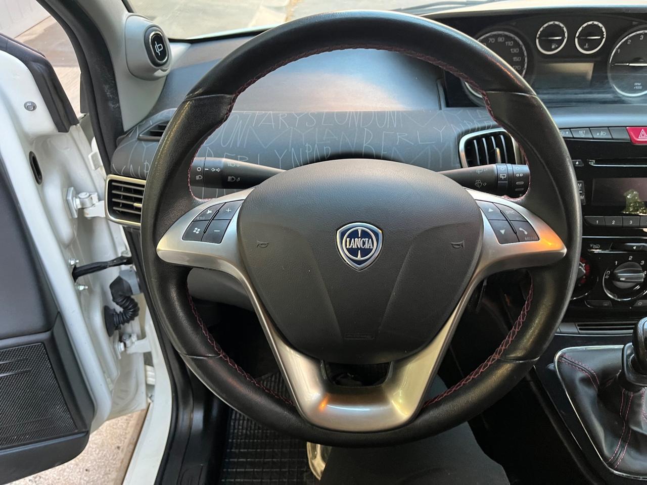 Lancia Ypsilon 1.2 69 CV 5 porte S&S Gold