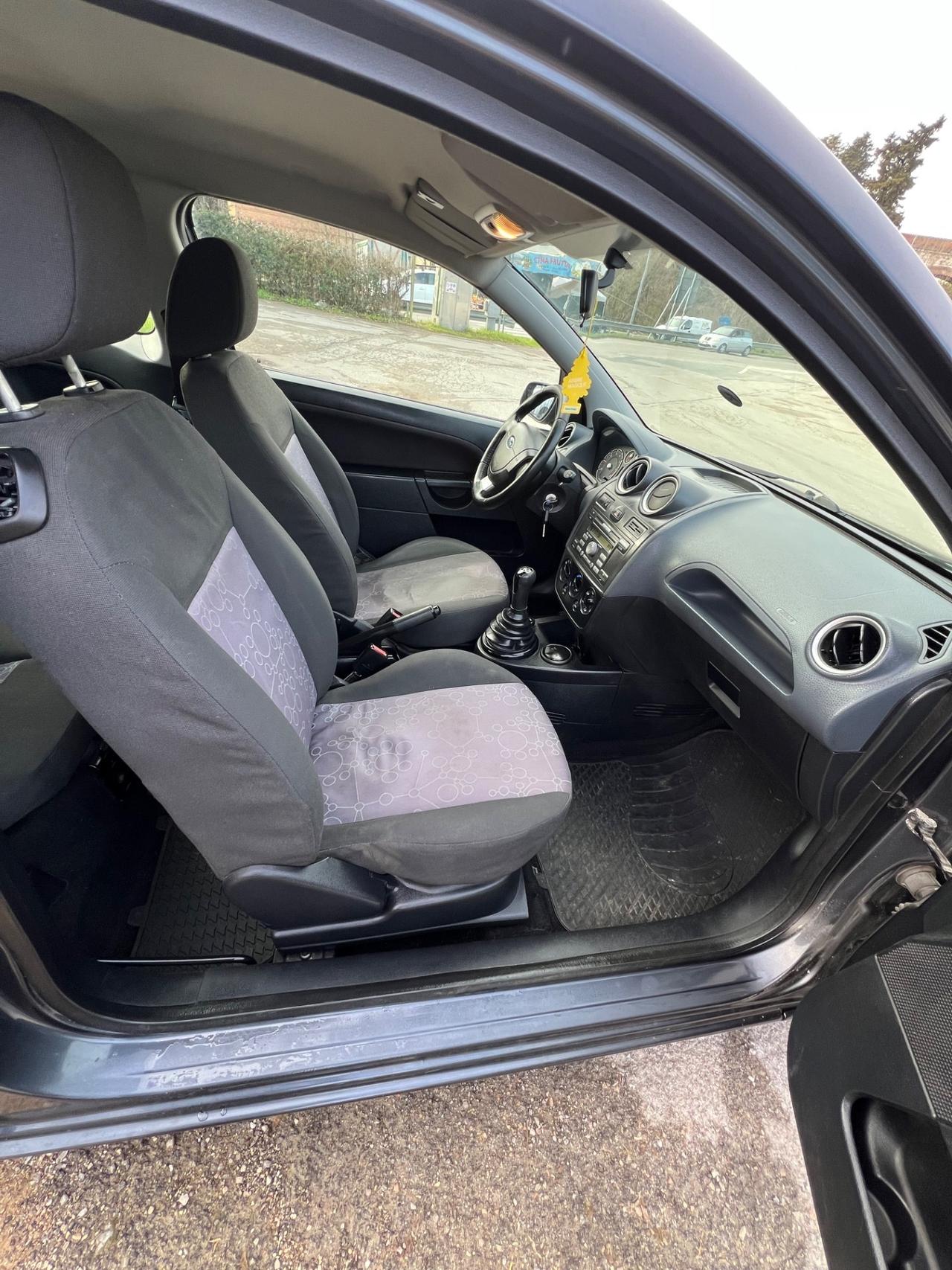 Ford Fiesta 1.4 16V 5p. Ghia