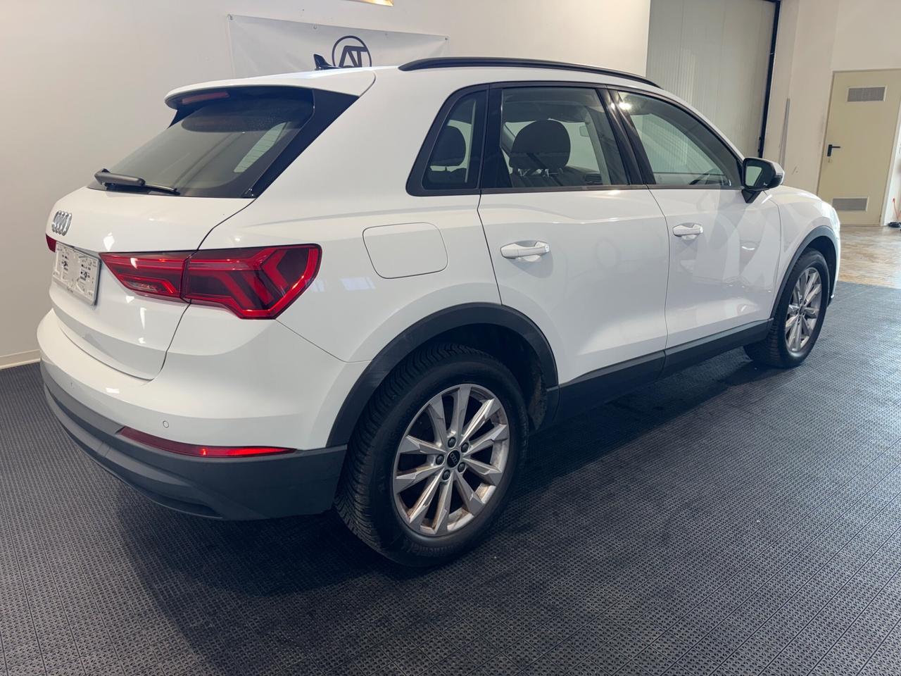 Audi Q3 35 TDI Business Advanced