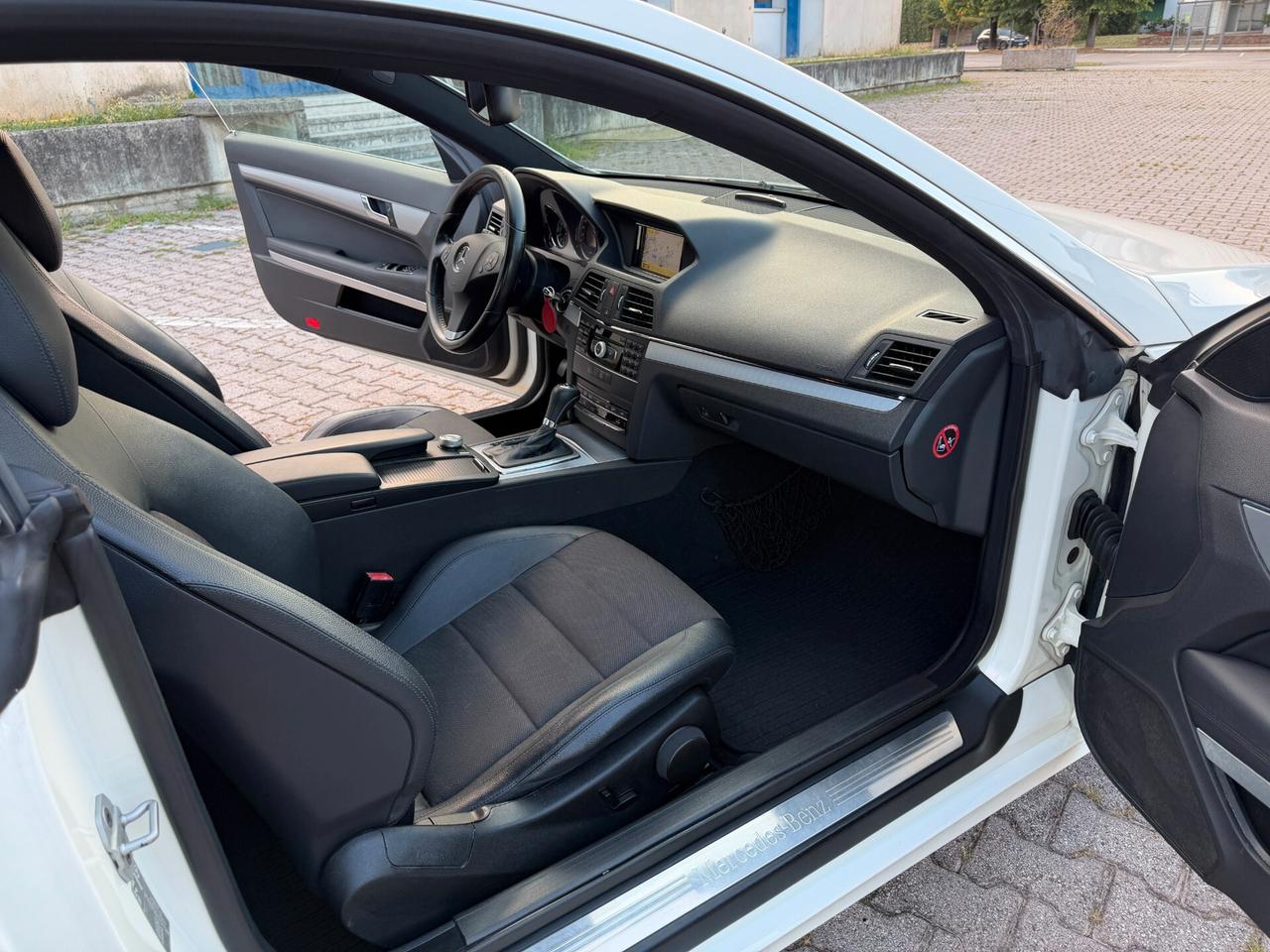 Mercedes E 220 CDI Coupé BlueEFFICIENCY