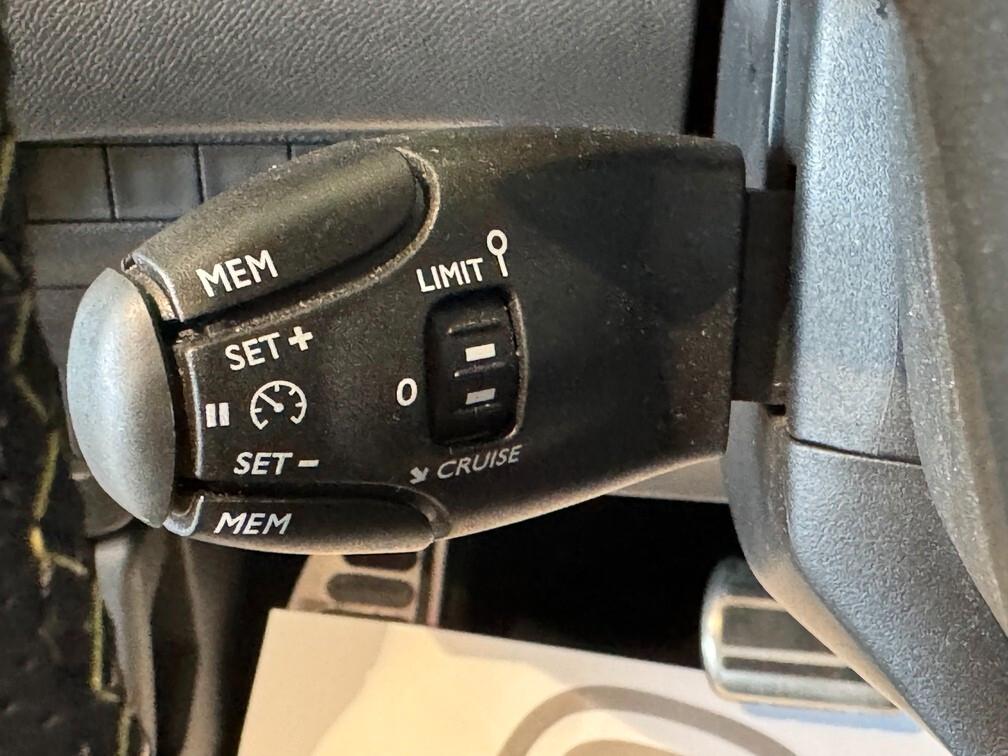 Peugeot 2008 1.2 puretech GT Pack Led Navi App conn 17" Neopat