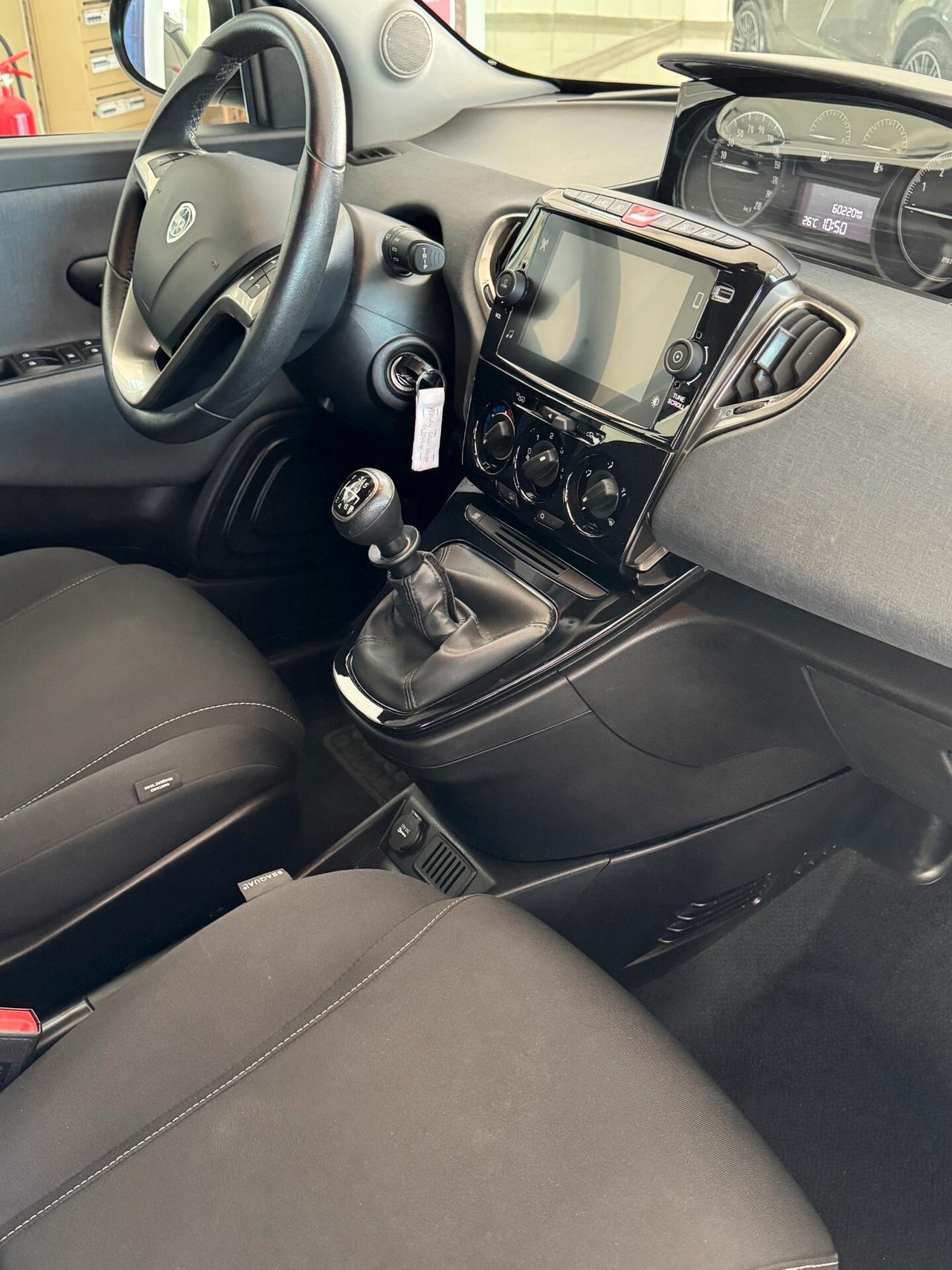 LANCIA YPSILON GOLD FULL OPTIONAL