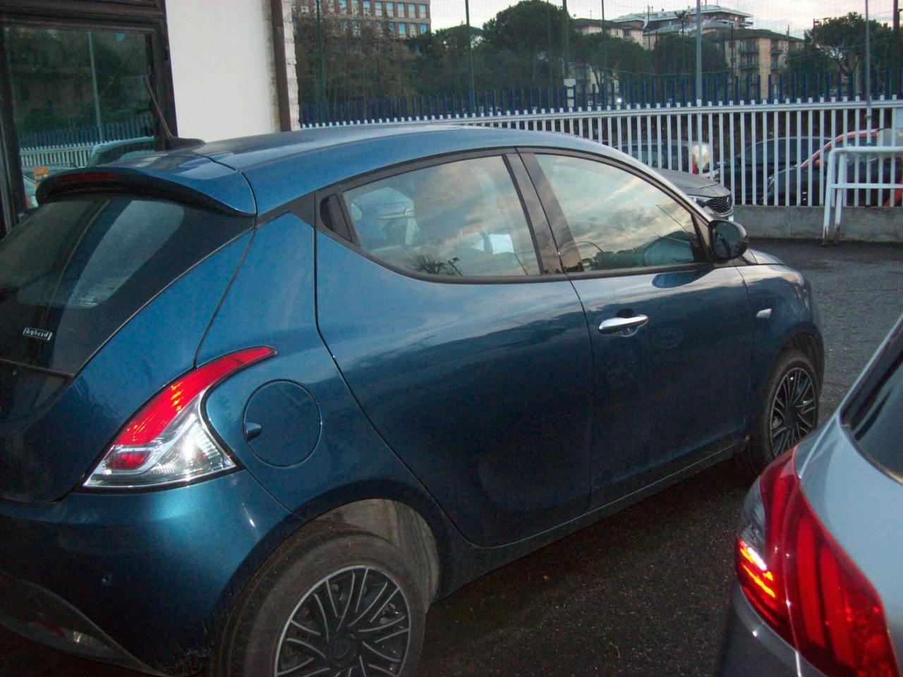 Lancia Ypsilon 1.0 FireFly 5 porte S&S Hybrid Gold