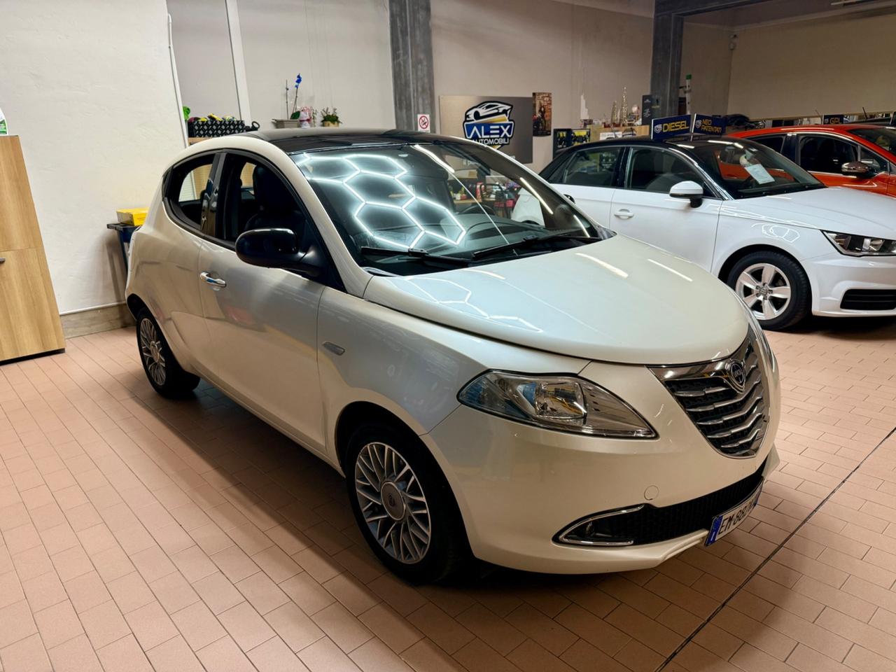 Lancia Ypsilon 1.2Benz 69cv Neopatentati E5