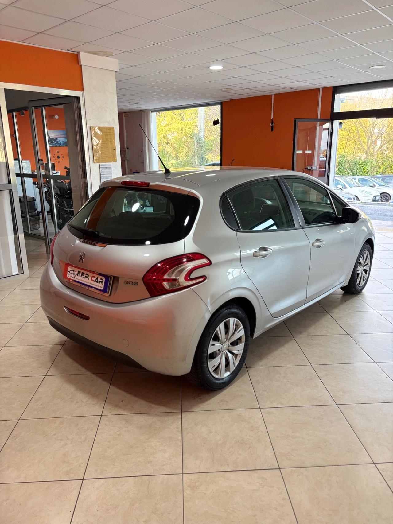 Peugeot 208 1.4 HDi 68 CV 5 porte Allure