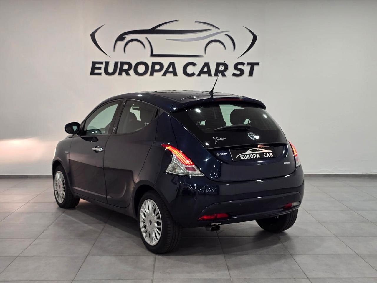 Lancia Ypsilon 1.2 69 CV 5 porte NEOPATENTATI