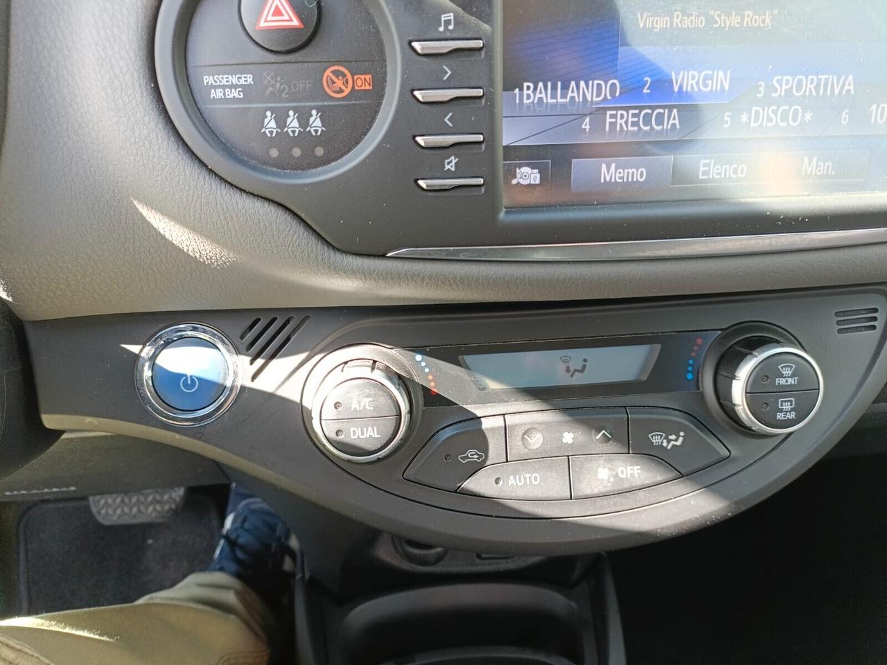Toyota Yaris 1.5 Hybrid 5 porte Cool NEOPATENTATI