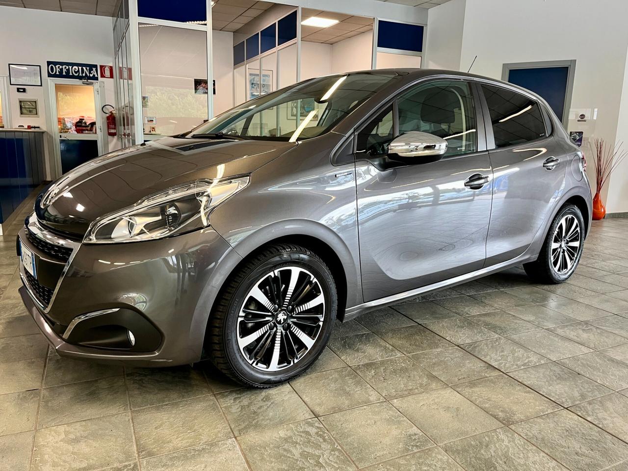 Peugeot 208 PureTech 82 Stop&Start 5 porte Signature