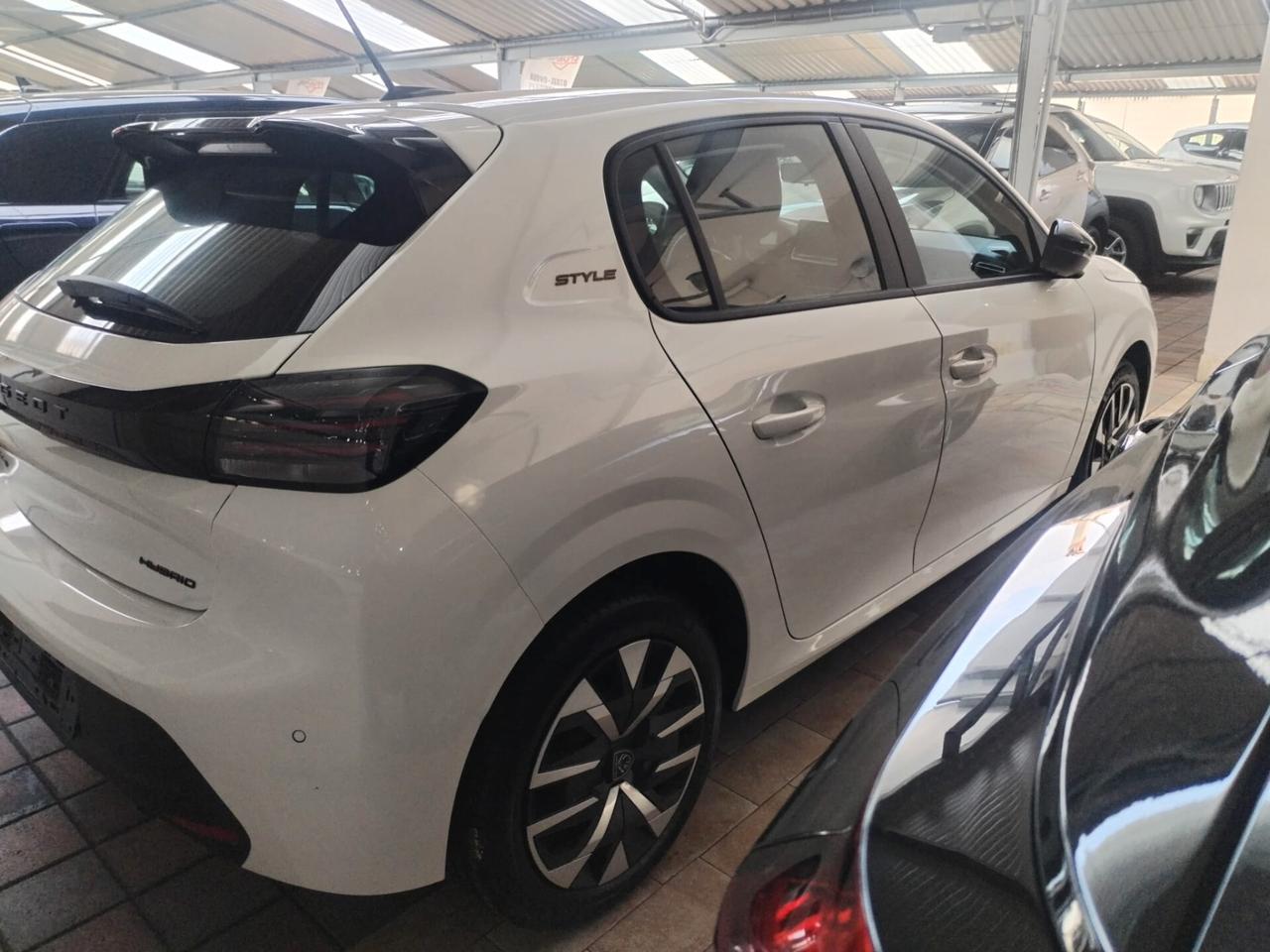 Peugeot 208 Hybrid 110 e-DCS6 Style