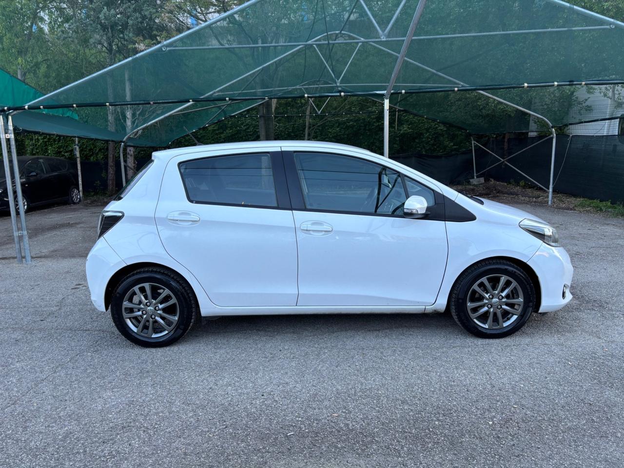 Toyota Yaris 1.4 D-4D 5 porte Lounge OK NEOPATENTATI