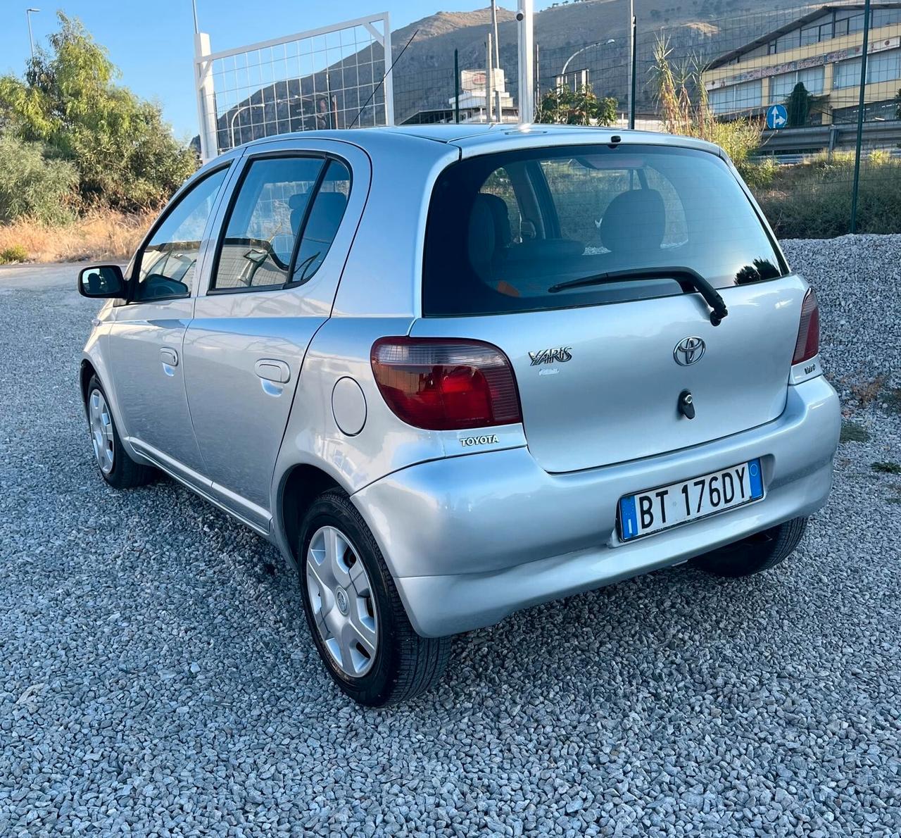 Toyota Yaris 1.3i 16V cat 5 porte Luna