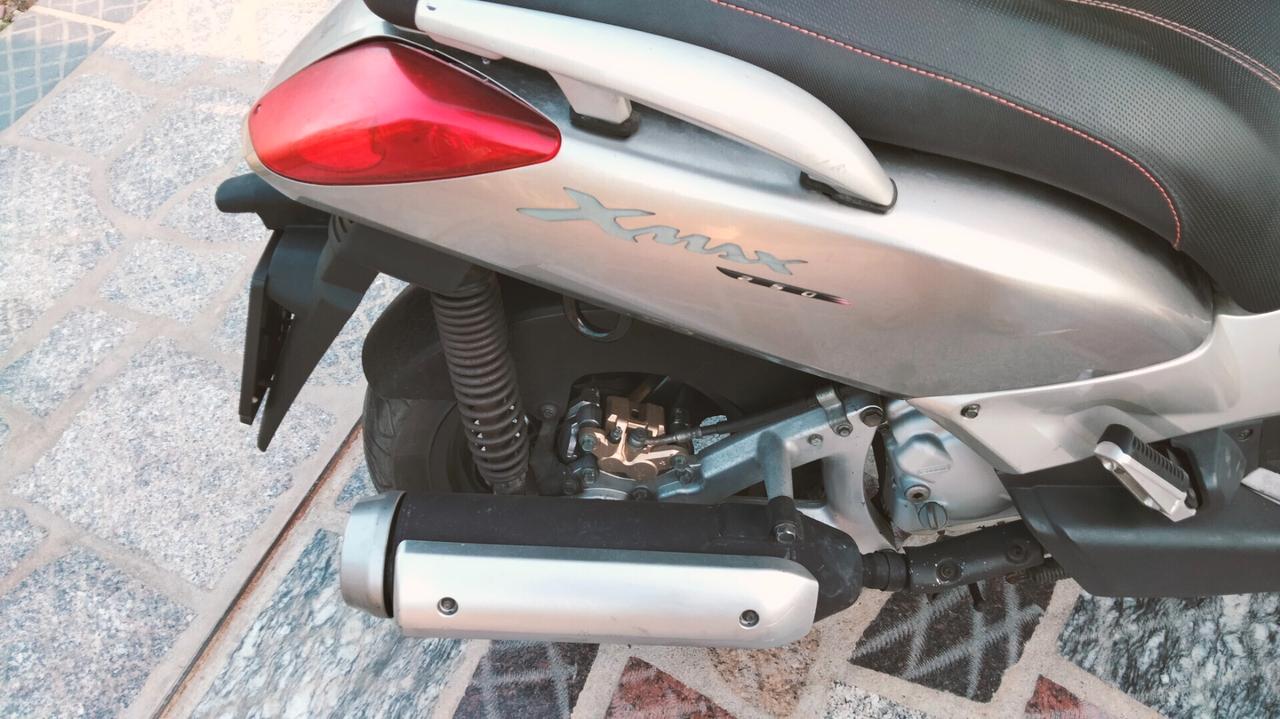 Yamaha X-Max 250