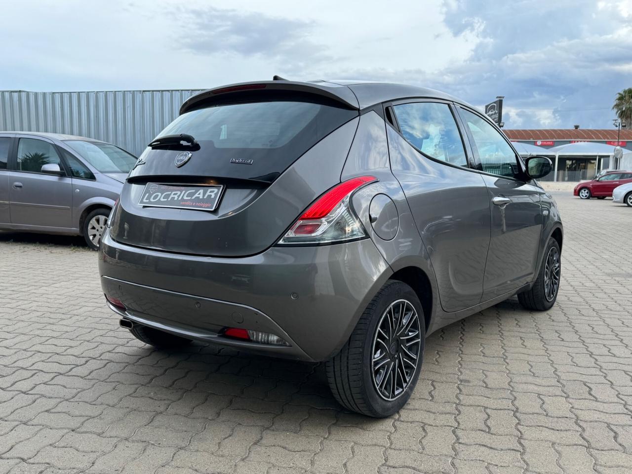 Lancia Ypsilon 1.0 FireFly 5 Hybrid Ecochic UnYca