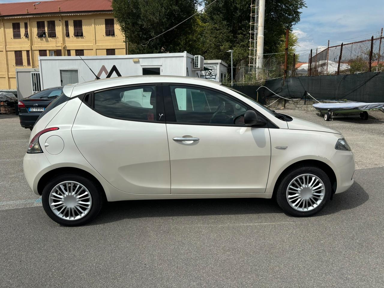 Lancia Ypsilon 1.2 69 CV 5 porte S&S Gold OK NEOPATENTATI