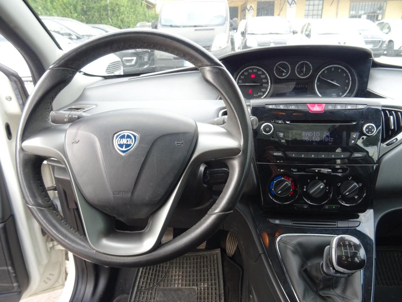 Lancia Ypsilon 1.2 69 CV 5p Platinum TETTO APRIBILE