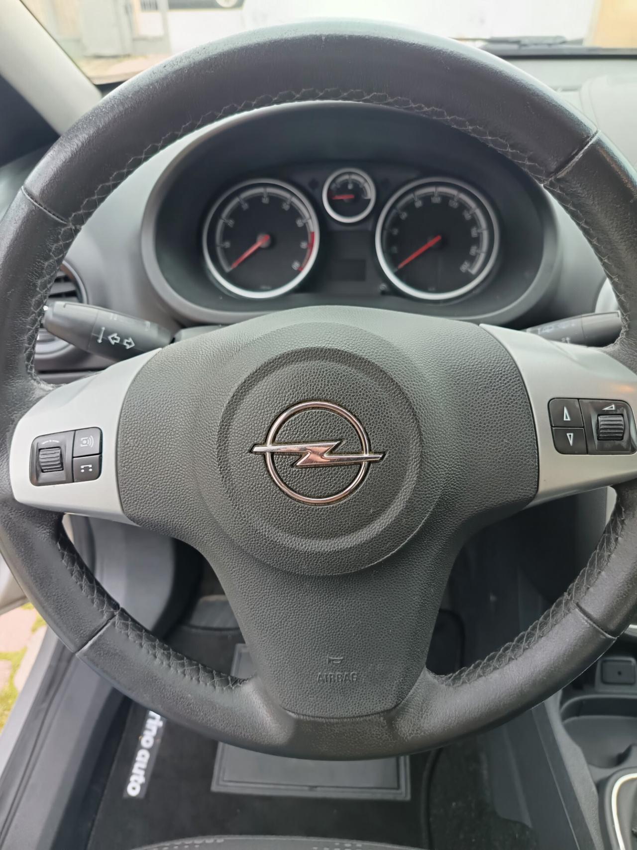 Opel Corsa 1.2 5 porte Club