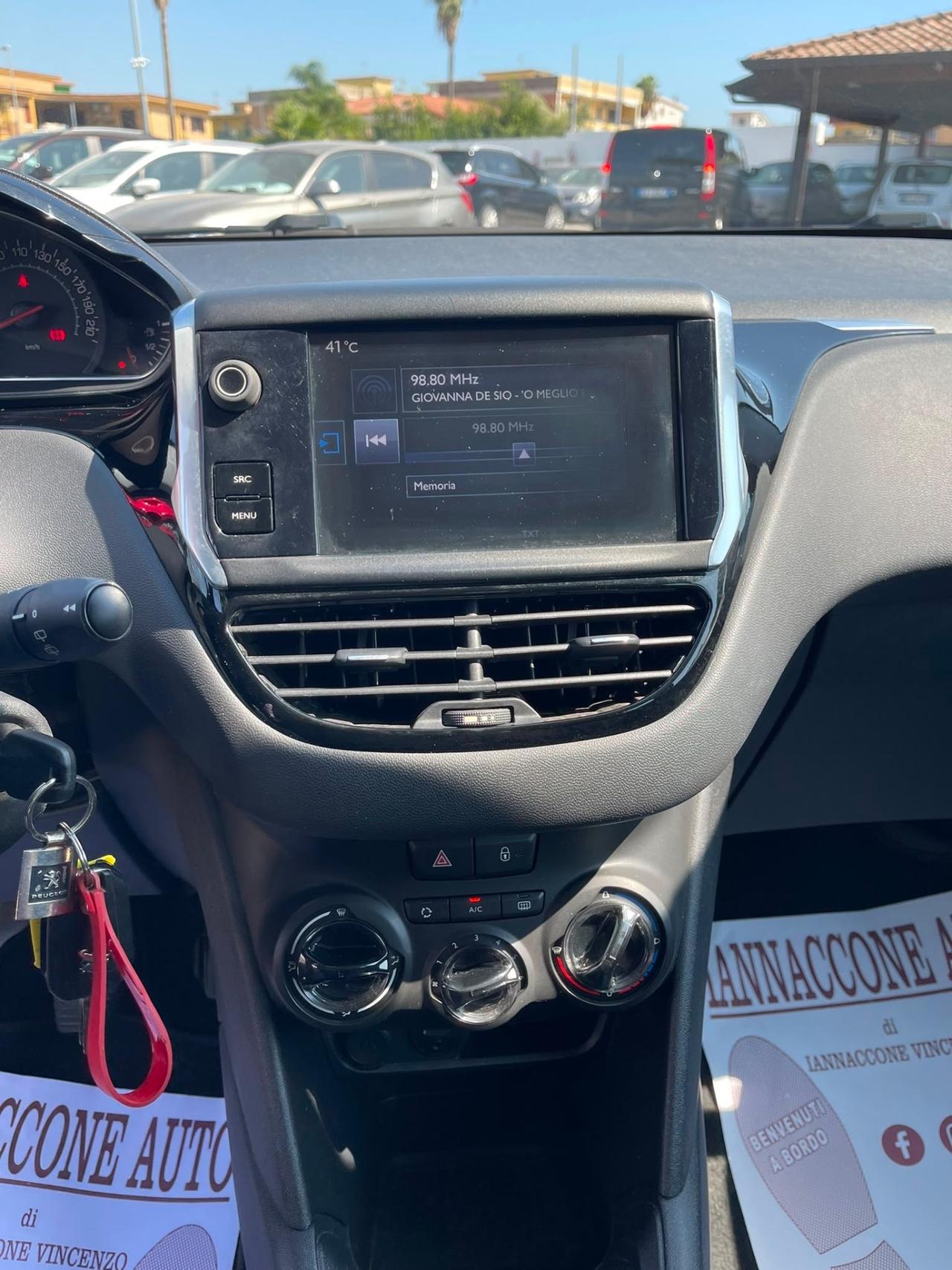 Peugeot 208 1.2 2015 100 mila km