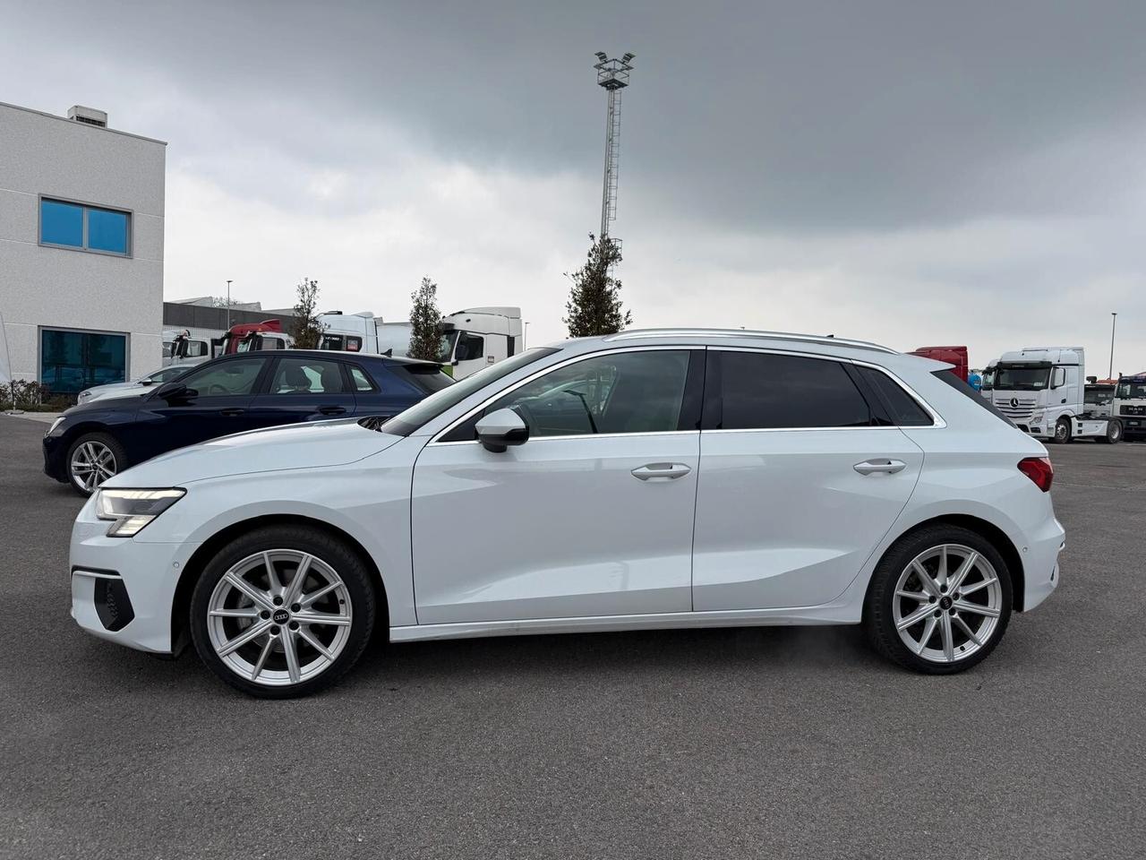 Audi A3 SPB 30 g-tron S tronic line edition