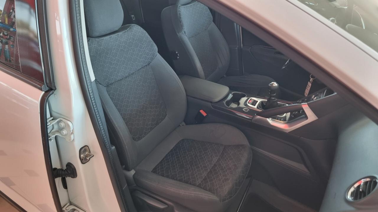 Peugeot 3008 1.6 HDi 115CV Business