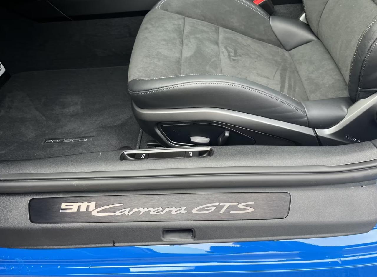 Porsche 911 Coupe 3.6 Carrera GTS Hybrid