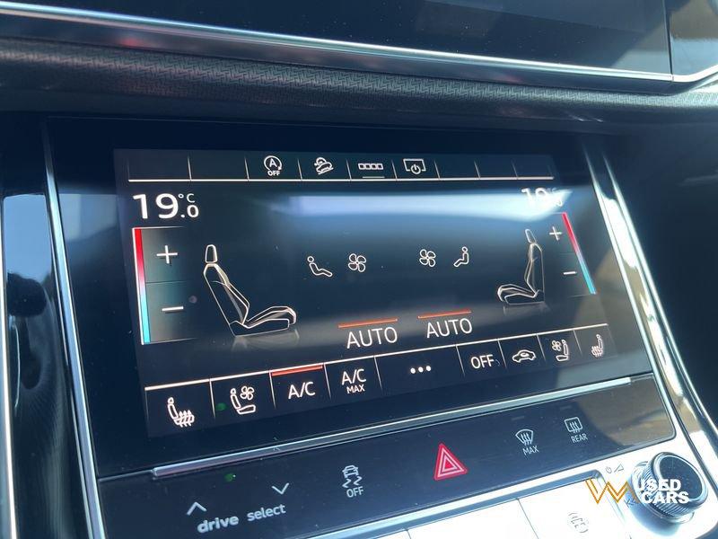Audi Q8 RS TFSI V8 quattro tiptronic