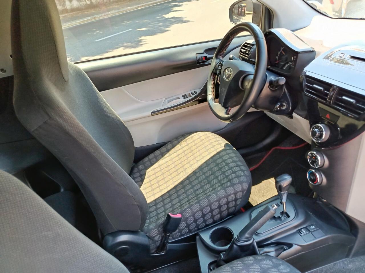 Toyota iQ 1.0 CVT Trend