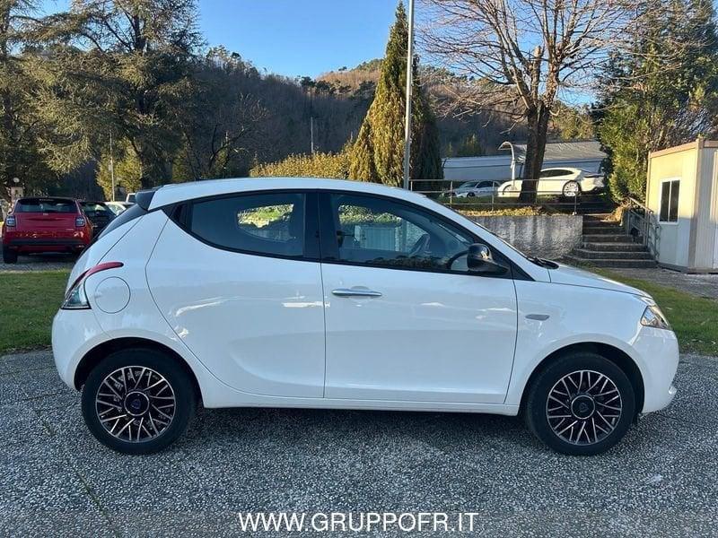Lancia Ypsilon 1.0 FireFly 5 porte S&S Hybrid Platino